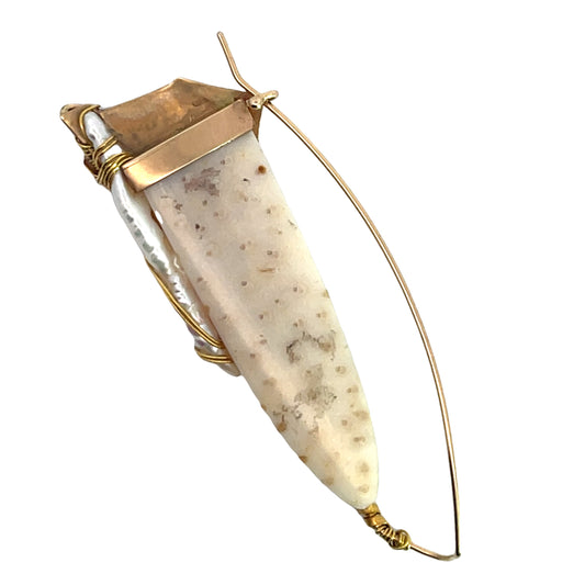 Modern 18Y gold wire, cultured pearls and petrified palmwood brooch