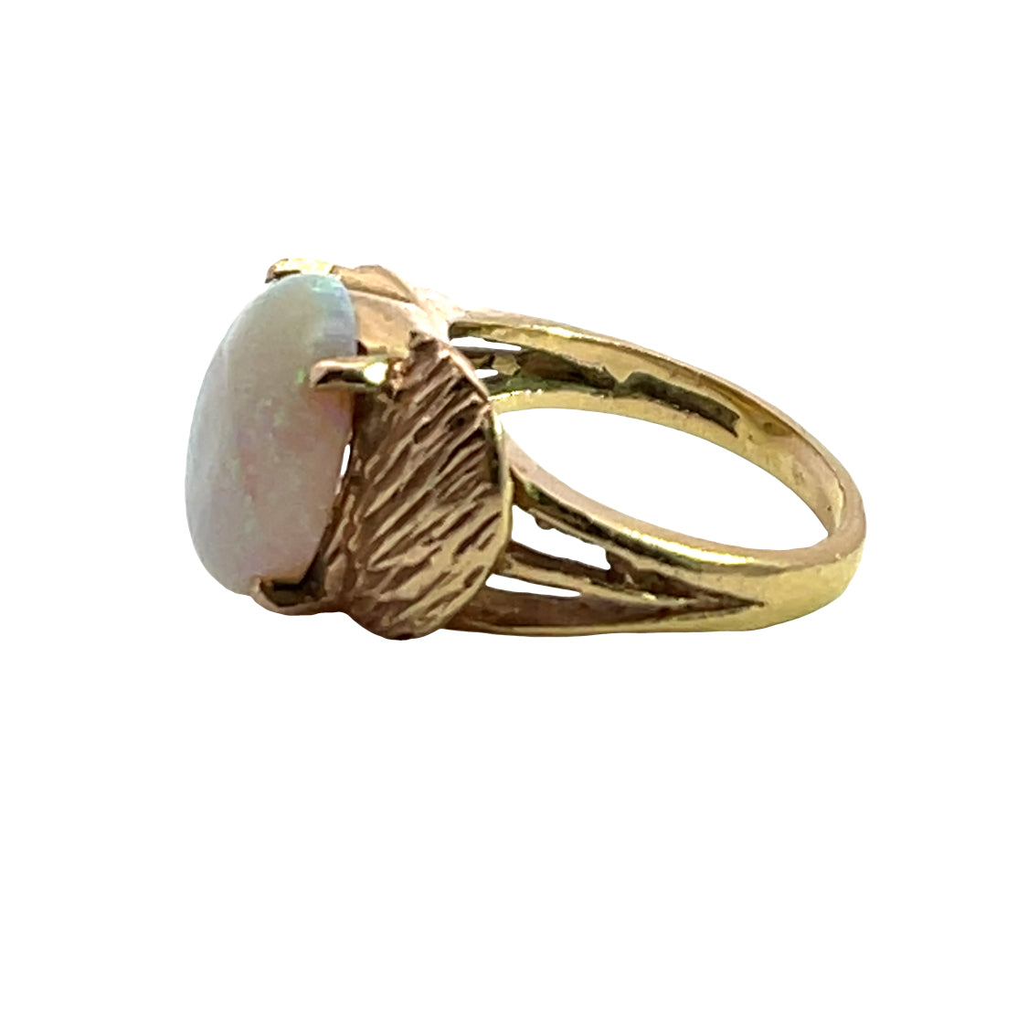 Modern 18KY gold and opal ring