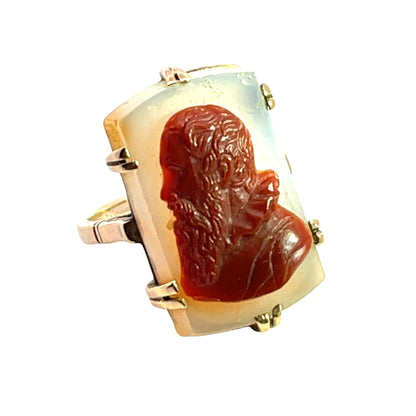 Victorian 9KY gold with a carved agate cameo portrait  ring