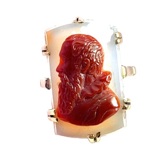 Victorian 9KY gold with a carved agate cameo portrait  ring