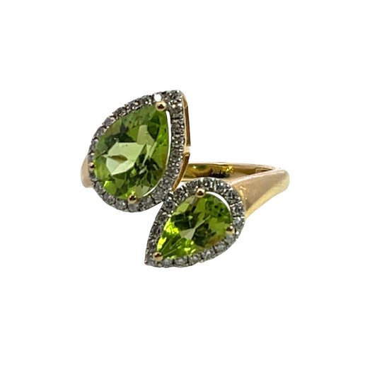 Modern 18KY gold, peridot and diamond 'moi et toi' ring