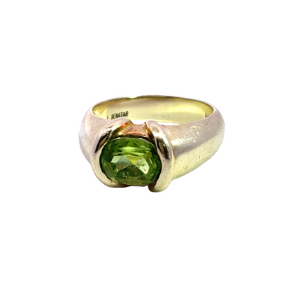 Modern 14KY gold and peridot ring