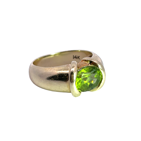 Modern 14KY gold and peridot ring