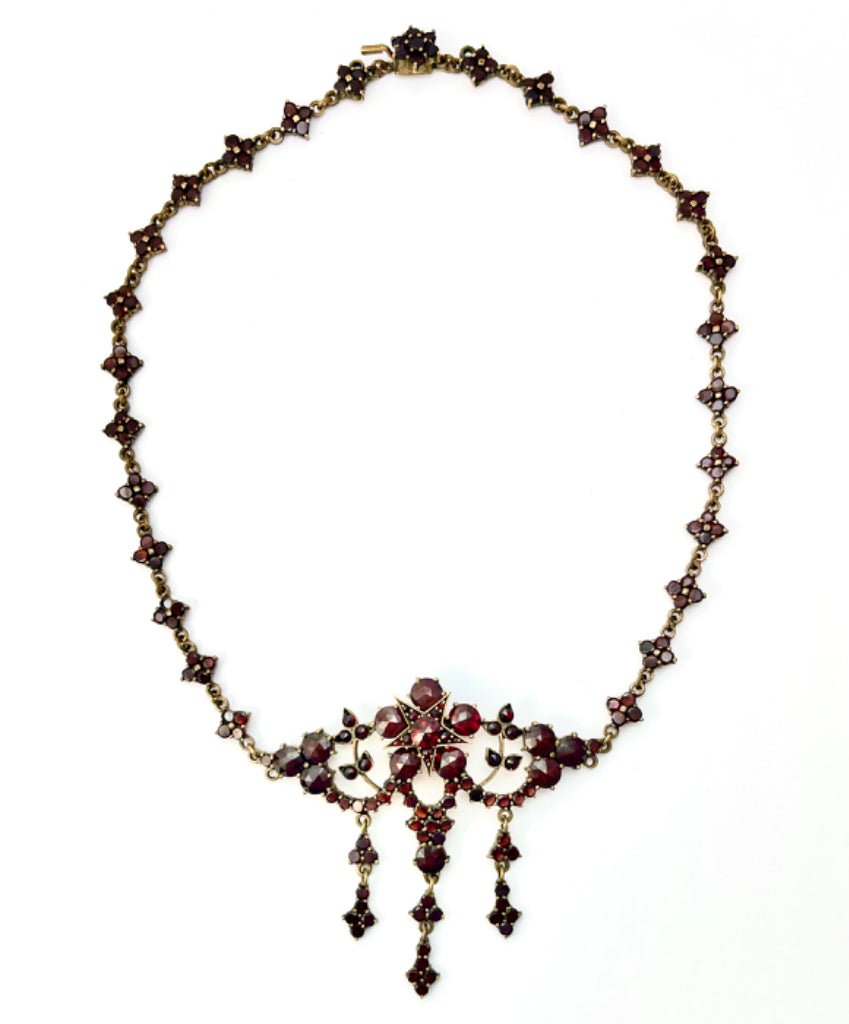 GARNET NECKLACE ANTIQUE BOHEMIAN GARNET. Jewellery & Gemstones - Necklace -  Auctionet
